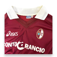Dettaglio patch Lega Calcio e logo Asics su manica maglia Torino Player Issued 2001-02