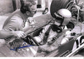 Fotografia autografata Mario Andretti debutto F1 Lotus 49B Gold Leaf Watkins Glen 1968 – vintage bianco e nero 30,5x20 cm – autografo originale pennarello blu – COA Associazione Autografia incluso