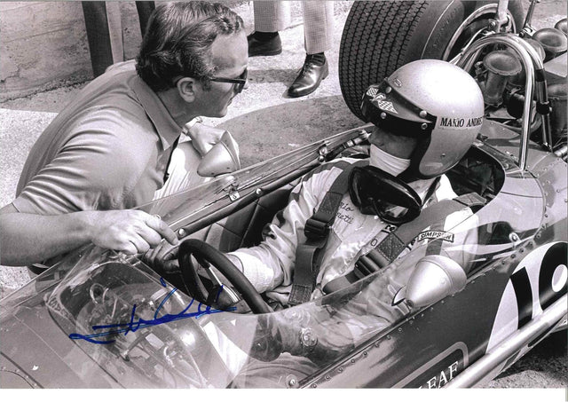 Fotografia autografata Mario Andretti debutto F1 Lotus 49B Gold Leaf Watkins Glen 1968 – vintage bianco e nero 30,5x20 cm – autografo originale pennarello blu – COA Associazione Autografia incluso