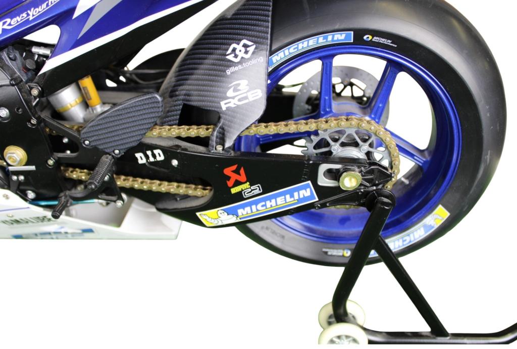 Dettaglio catena DID e cerchio posteriore Michelin Yamaha YZR-M1 scala 1:4 DeAgostini – riproduzione MotoGP 2016