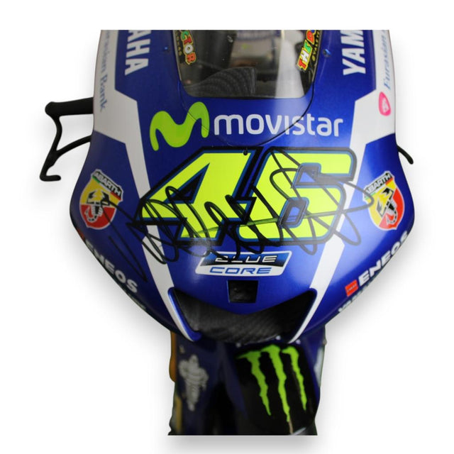 Autografo originale Valentino Rossi pennarello nero su cupolino numero 46 – Yamaha YZR-M1 1:4 – COA Associazione Autografia incluso