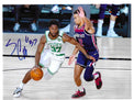 Fotografia autografata Semi Ojeleye azione palleggio divisa bianca Boston Celtics numero 37 vs Washington Wizards – autografo originale pennarello blu con numero di maglia – 29,9x20,2 cm – condizioni Excellent