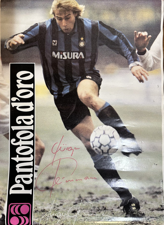 Poster autografato Jurgen Klinsmann Inter Misura – stampa originale Pantofola d Oro anni Novanta – autografo originale pennarello rosso – condizioni Very Good