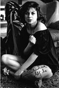 Fotografia autografata Sandra Milo ritratto in bianco e nero anni 60 – firma originale pennarello nero – 30x20 cm – condizioni Excellent