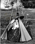 Fotografia autografata Sandra Milo posa iconica in bianco e nero con costume cinematografico – firma originale pennarello dorato – 25,2x20 cm – condizioni Excellent
