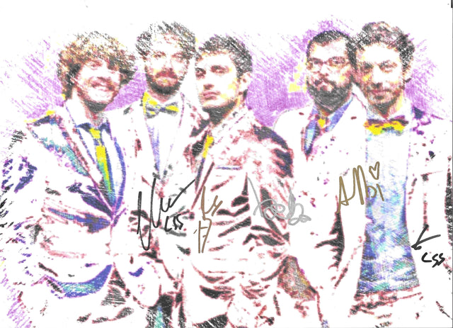 Fotografia autografata Lo Stato Sociale illustrazione artistica a tratto colorato – firme originali di tutti i componenti della band pennarelli multicolore – 29,6x21 cm – condizioni Excellent