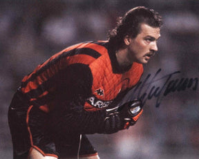 Fotografia autografata Stefano Tacconi portiere Juventus divisa arancione Kappa sponsor Ariston anni '80 – autografo originale pennarello nero – 29,5x21 cm – condizioni Excellent