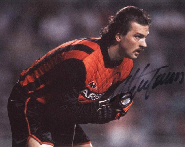 Fotografia autografata Stefano Tacconi portiere Juventus divisa arancione Kappa sponsor Ariston anni '80 – autografo originale pennarello nero – 29,5x21 cm – condizioni Excellent