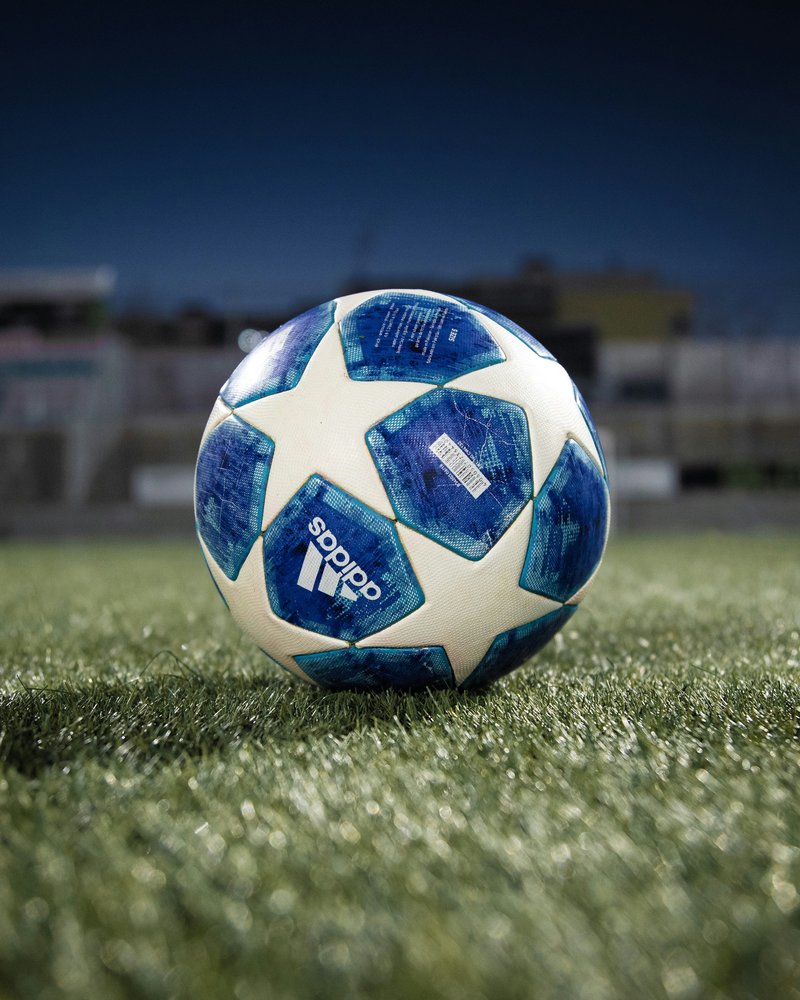 Pallone ufficiale UEFA Champions League, simbolo del calcio europeo