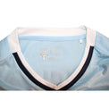 Dettaglio etichetta interna maglia Lazio 2024-25 Mizuno – caratteri giapponesi – logo S.S. Lazio originale