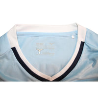 Dettaglio etichetta interna maglia Lazio 2024-25 Mizuno – caratteri giapponesi – logo S.S. Lazio originale