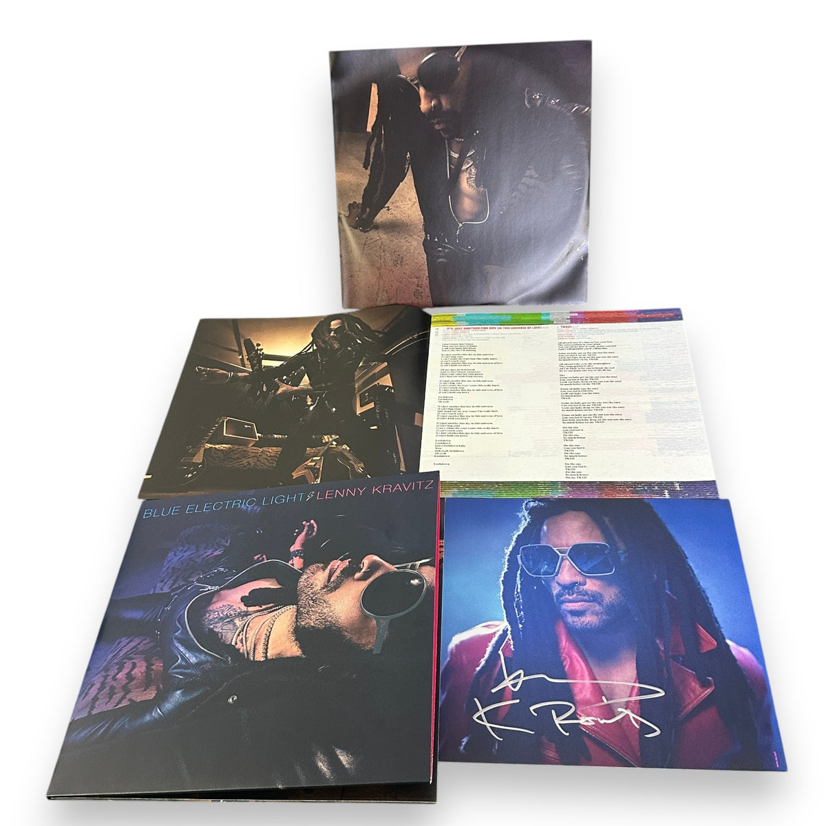 Contenuto edizione Blue Electric Light Lenny Kravitz: copertina, buste con testi e art print firmata
