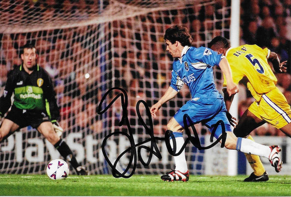 Fotografia Autografata Gianfranco Zola – Azione in Area vs Leeds United – Chelsea Premier League – COA Incluso