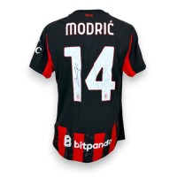 Autografo di Luka Modric Maglia Milan versione Home Store 202526