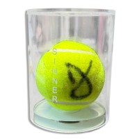 Autografo Jannik Sinner su pallina da tennis con teca