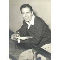 Autografo di Nino Manfredi su fotografia in bianco e nero