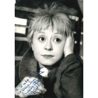 Autografo di Giulietta Masina su fotografia in bianco e nero